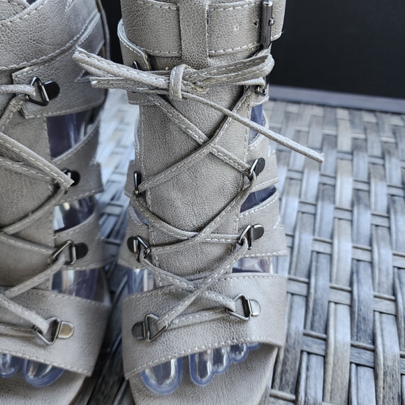 NWOT  GRAY OPEN TOE STRAPPY ZIP UP CAGE STYLE ANKLE BOOTS BY PAPRIKA - S… - Picture 3 of 7